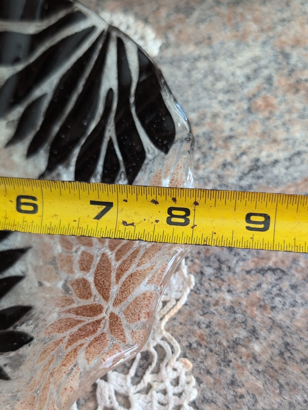 Sydenstricker Fused Glass Black White Flower Scalloped Plate Signed - Picture 9 of 10